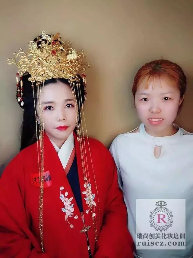 新生入學(xué)&老生月考：年輕nice有實力，熱愛化妝沒道理！